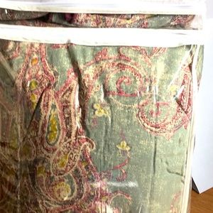 Ralph Lauren King size lightweight bedspread with matching 2 king shams.